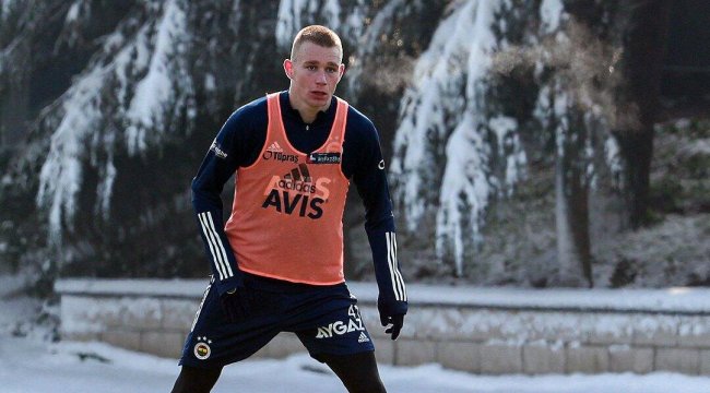 Fenerbahçe'de yeni transfer Attila Szalai antrenmana çıktı