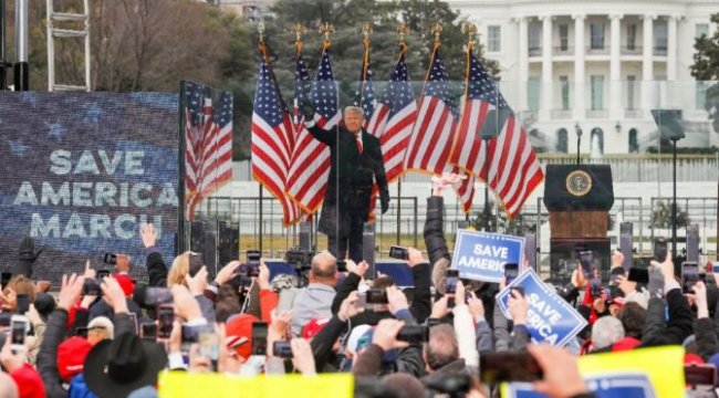 Twitter ve Facebook Trump'ın hesabını kilitledi