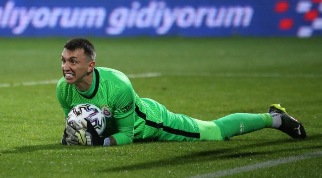 Galatasaray Muslera'nın sözleşmesini uzattı