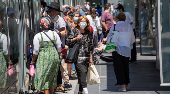 İsrail'de açık alanlarda maske zorunluluğu kaldırılıyor