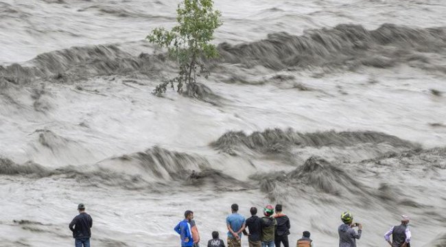 Nepal'i sel ve heyelan vurdu! 11 ölü, 25 kayıp