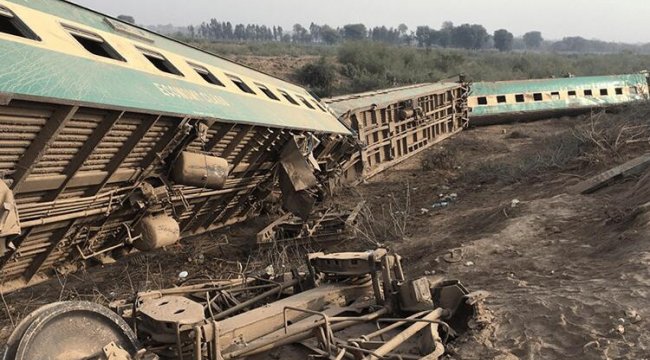 Son dakika... Pakistan'da tren kazası: En az 30 ölü