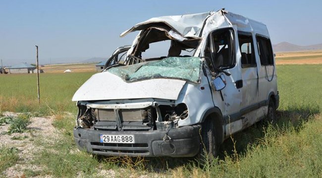 Ağrı'da minibüs devrildi! 3 kişi hayatını kaybetti