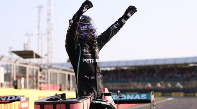 Hamilton, Formula 1'de ilk kez düzenlenecek sprint yarışına birinci sıradan başlama hakkı kazandı