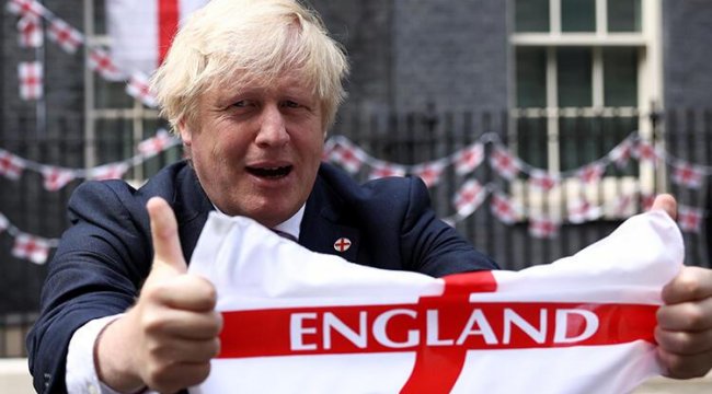 İngiltere-Danimarka maçındaki penaltı, UEFA'dan Boris Johnson'a hediye