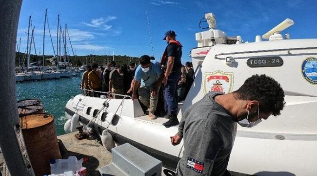 Yunanistan'ın geri ittiği göçmenler kurtarıldı