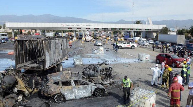 Freni arızalanan kamyon dehşet saçtı! 19 ölü