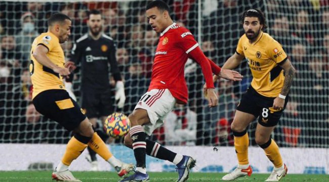 Manchester United, Wolverhampton'a tek golle kaybetti