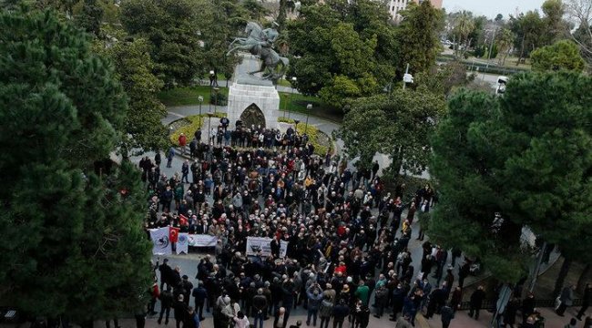 Samsun'da saldırıya uğrayan Atatürk anıtını Tavaf(!) ettiler