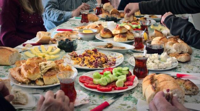 Ramazan'da sağlıklı kalmanın ipuçları... Sağlıklı sahur ve iftar menüsü