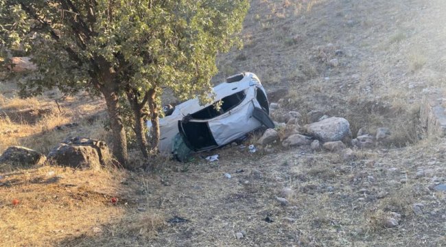 Gercüş'te şarampole devrilen otomobildeki 4 kişi yaralandı