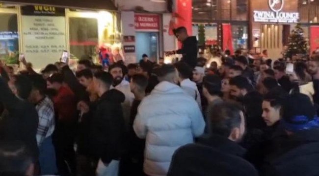 Ülkelerinin yarı finale çıkmasını kutlayan Faslılar Taksim'e akın etti: Tüm müslümanlar için kazandık