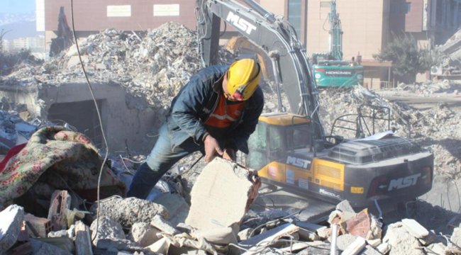 Emekli madenci, 5 yakınını toprağa verip, kurtarma çalışmalarına katıldı