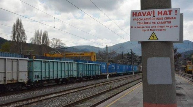 Bilecik'te korkunç olay! Sosyal medya için trenin üzerince çıkınca... İç organlarında ciddi hasar meydana geldi